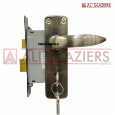 YALE 2 LEVER LOCK WITH ANTIQUE BRASS FINISH RADIUS ZINC HANDLE
