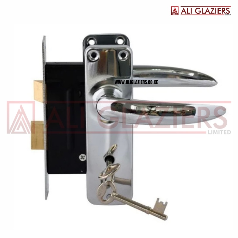 YALE 2 LEVER LOCK WITH RADIUS ZINC HANDLE CHROME PLATED