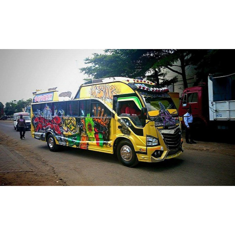 CHODA MINI BUS HALF FRONT WINDSCREEN /WINDSCREEN LAMINATED RIGHT HAND SIDE