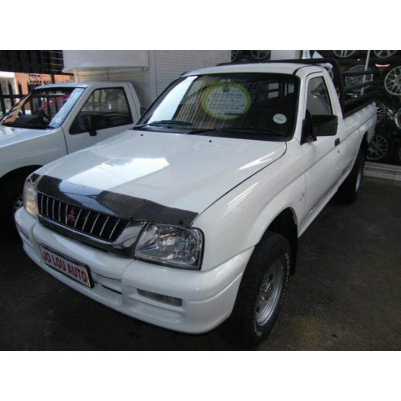 COLT L-200 (NEW MODEL) FRONT WINDSCREEN LAMINATED 