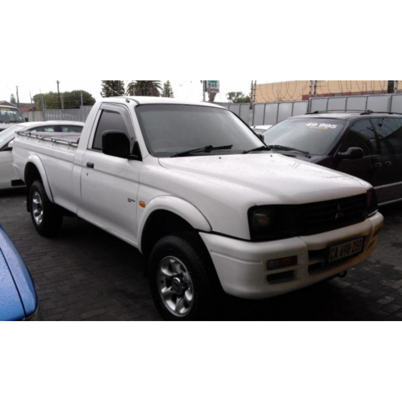 COLT L-200 (OLD MODEL) FRONT WINDSCREEN LAMINATED