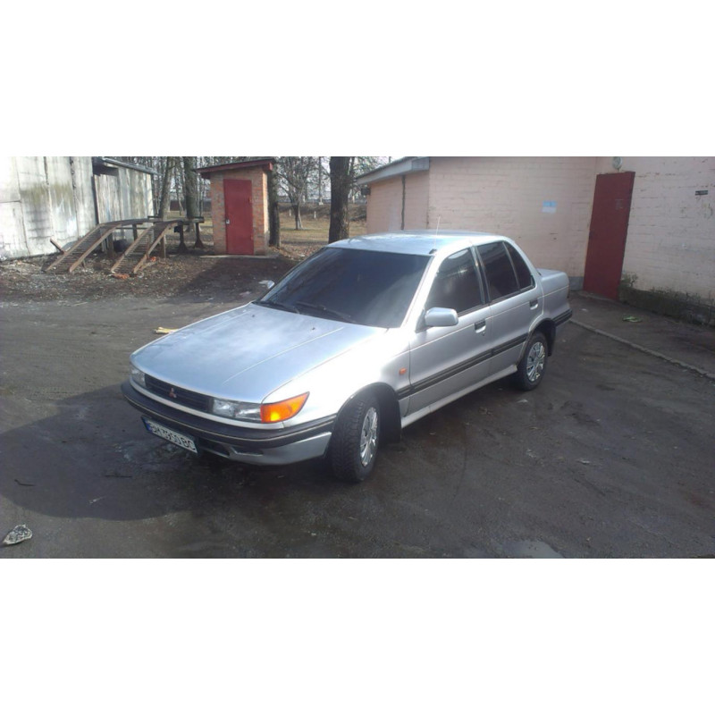 COLT LANCER C62 FRONT WINDSCREEN LAMINATED 