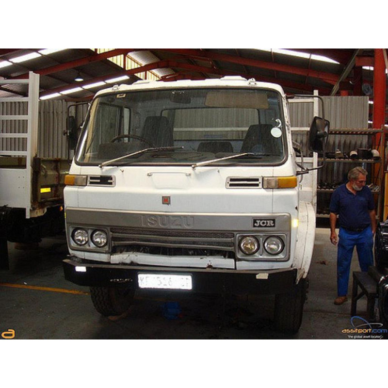 ISUZU JCR 500 (OLD MODEL) FRONT WINDSCREEN LAMINATED