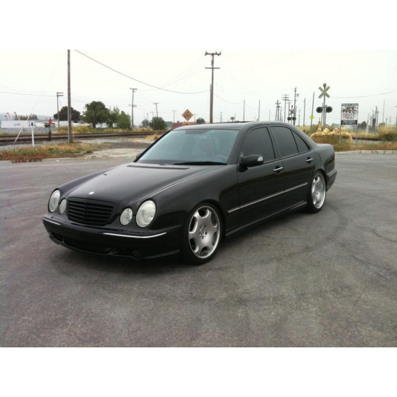 MERCEDES BENZ E- 210 FRONT WINDSCREEN