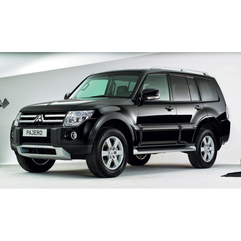 MITSUBISHI PAJERO I/O. REAR  WINDSCREEN LAMINATED.