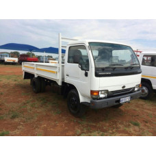 NISSAN 40 TON FRONT WINDSCREEN LAMINATED