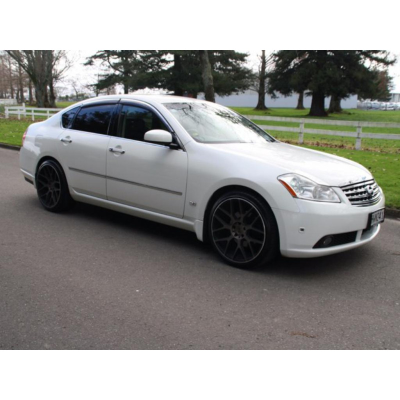 NISSAN CWC 450 NEW MODEL FRONT WINDSCREEN LAMINATED