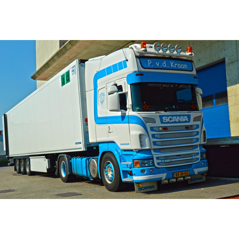 STYER LORRY FRONT WINDSCREEN LAM1