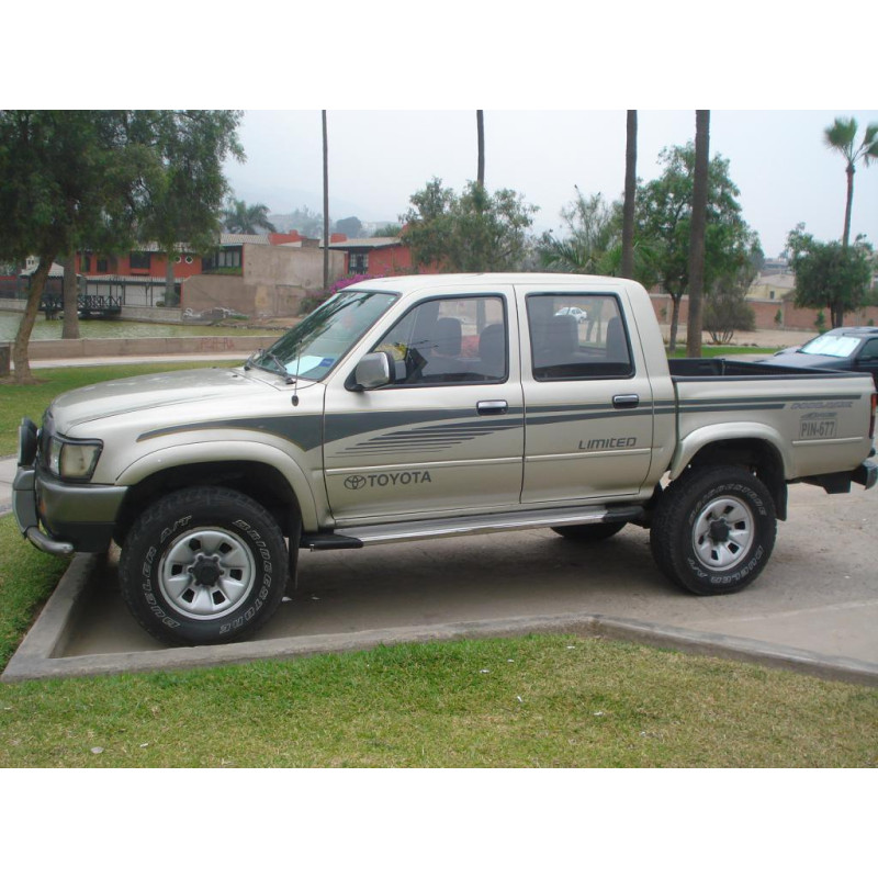 TOYOTA HILUXPICK UP C/B 2004 FRONT WINDSCREEN IMPORTED 